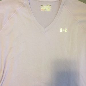 I am selling this under armour work out shirt